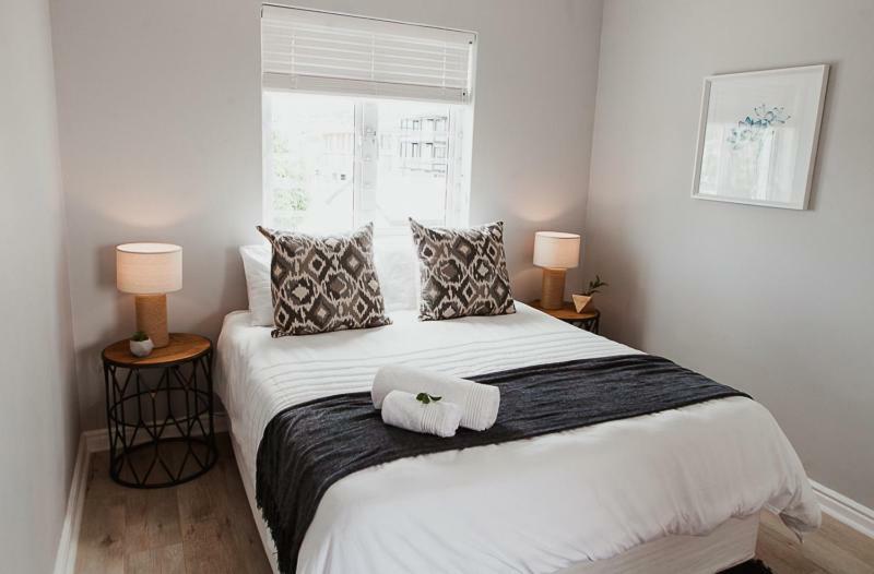 One On Gray Apartment Knysna Bagian luar foto